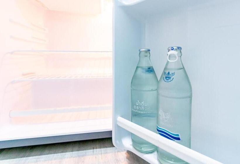 스탠다드 룸 킹사이즈 침대, Riski Residence Bangbuathong