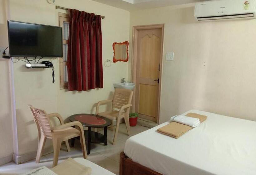 Номер Стандарт с Балконом, Shubhanga Residency