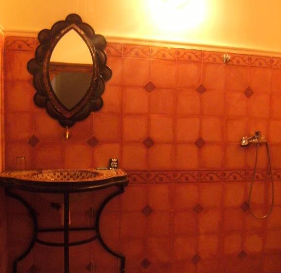 اتاق استاندارد سه نفره, Kasbah Ait Bouguemez