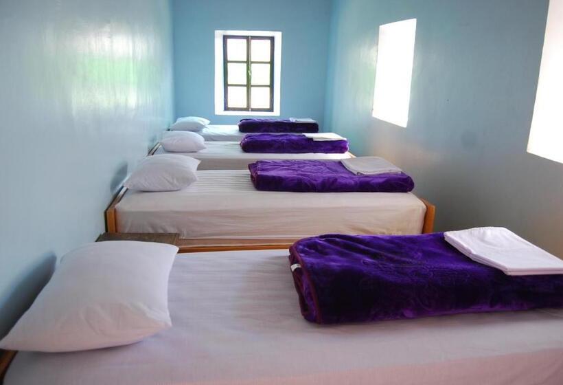 اتاق چهار تخته با دستشویی مشترک, Kasbah Ait Bouguemez