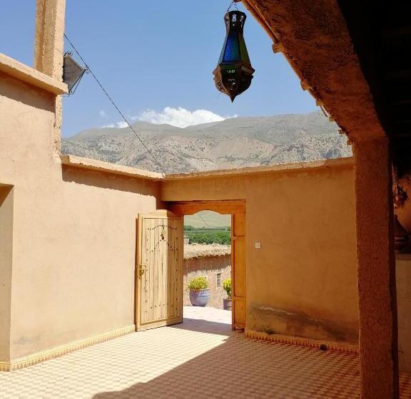 اتاق چهار تخته با دستشویی مشترک, Kasbah Ait Bouguemez