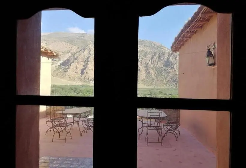 اتاق استاندارد سه تخته با سرویس بهداشتی مشترک, Kasbah Ait Bouguemez