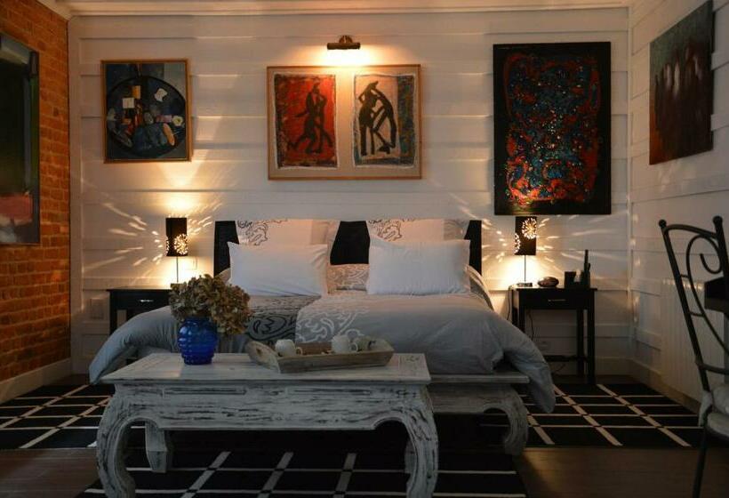 جناح, La Grange Des Marettes