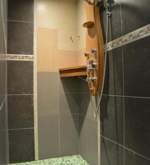 جناح, La Grange Des Marettes