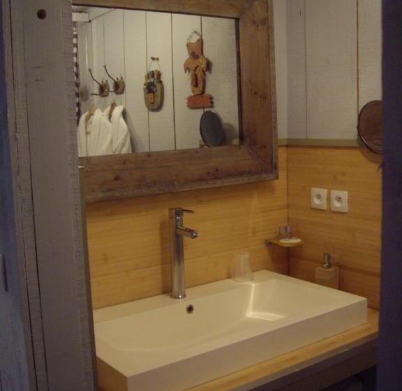 جناح عائلي, La Grange Des Marettes