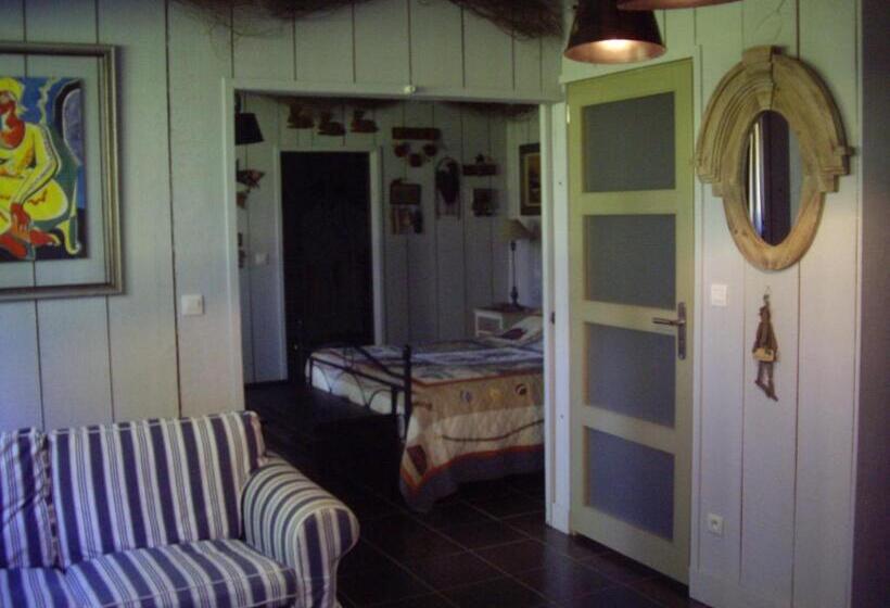 جناح عائلي, La Grange Des Marettes