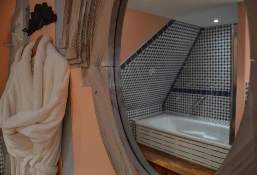 جناح, La Grange Des Marettes