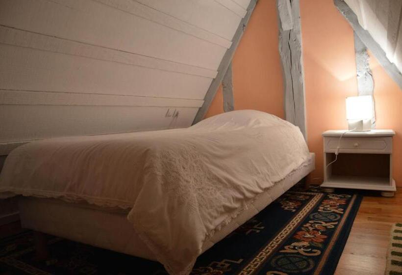 جناح, La Grange Des Marettes