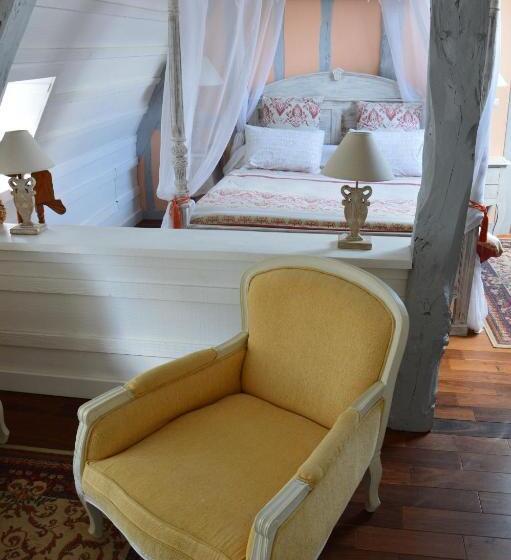 جناح, La Grange Des Marettes