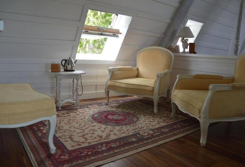 جناح, La Grange Des Marettes