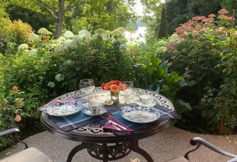 חדר סטנדרט עם ג'קוזי, Toute Une Histoire