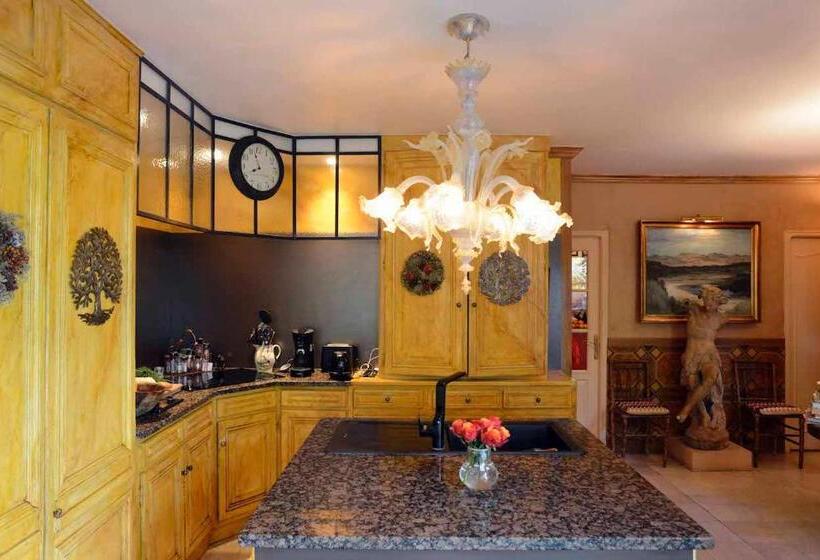 חדר סטנדרט עם ג'קוזי, Toute Une Histoire