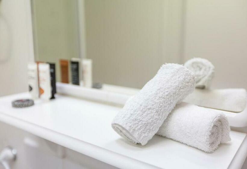 스탠다드 룸 킹사이즈 침대, Fox On The Run Motel Kilmore