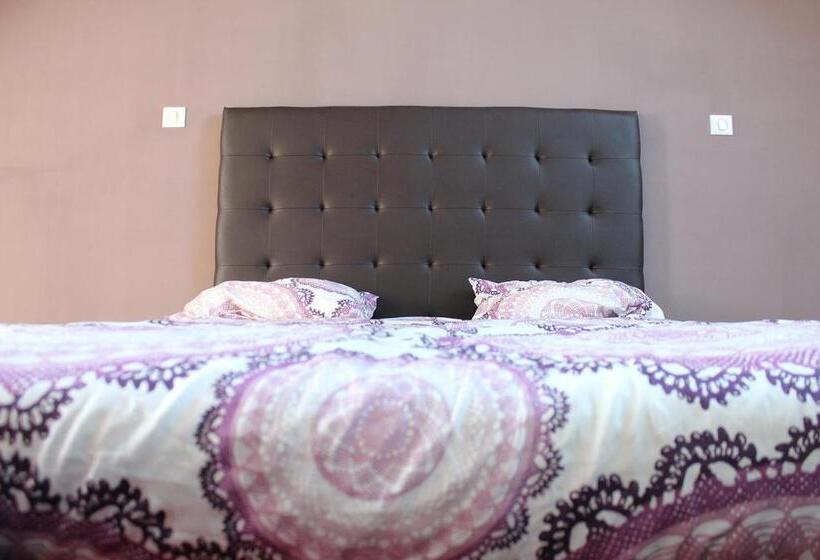 Cameră Familiară, Le Fauverney Lodge