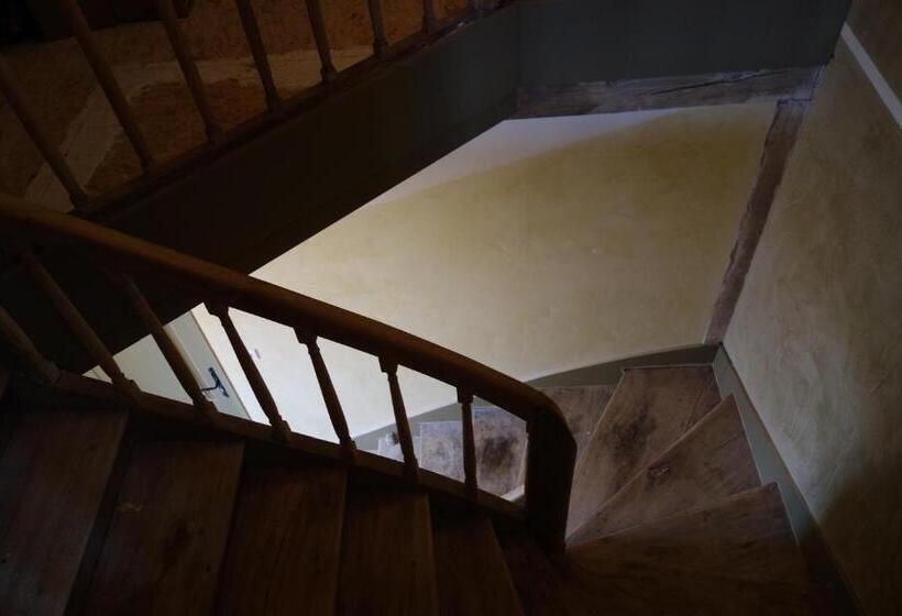 Cameră Familiară, Le Fauverney Lodge