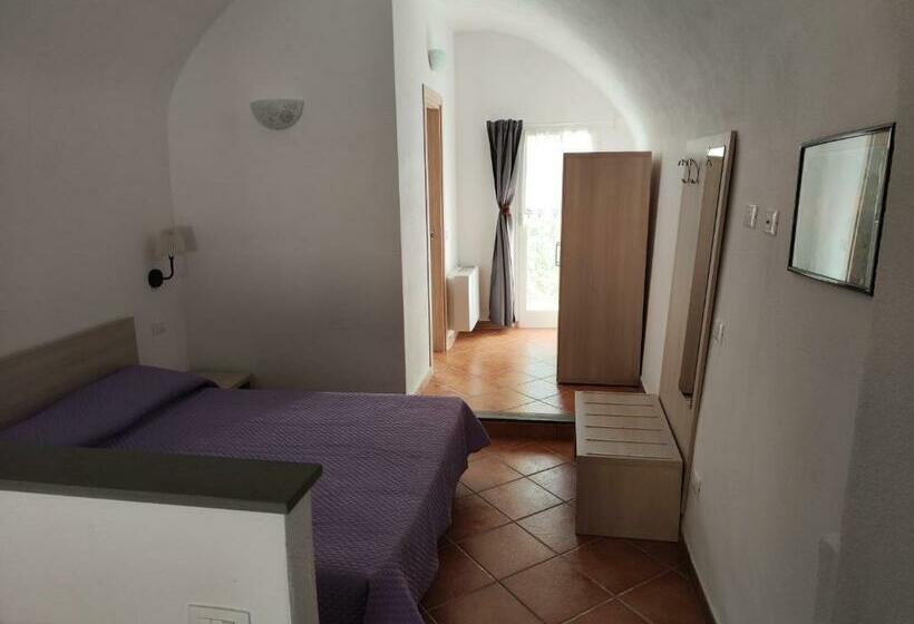 דירת חדר בקומת קרקע, Il Gelsomino