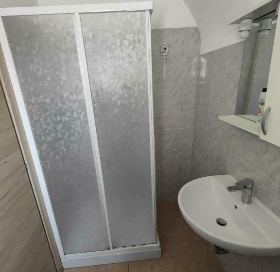 דירת חדר בקומת קרקע, Il Gelsomino