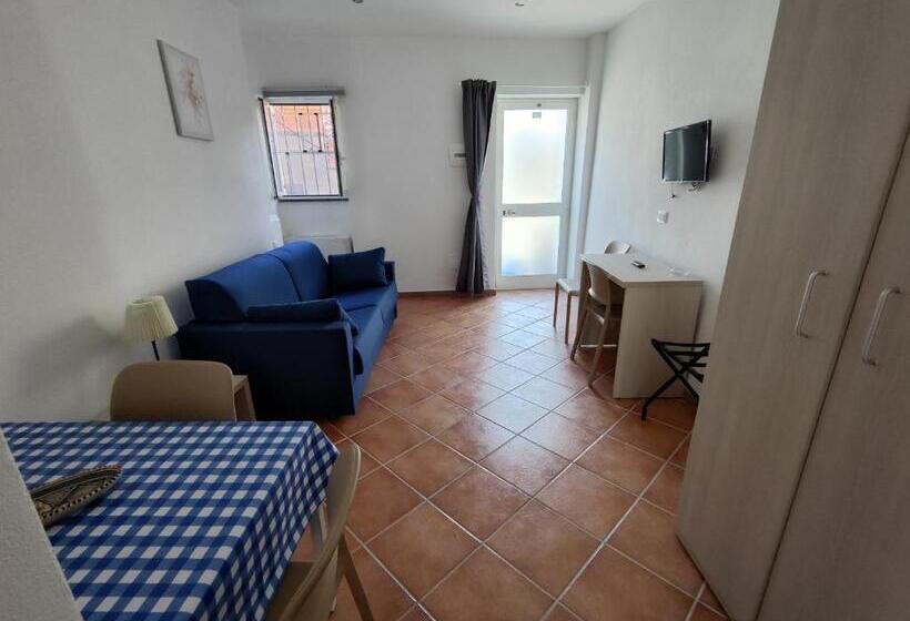 דירת חדר בקומת קרקע, Il Gelsomino