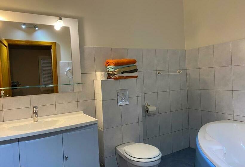 Семейный Номер, Auberge Des Sauterelles