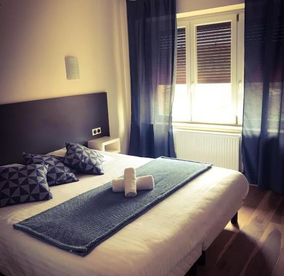 غرفة قياسية ثلاثية مطلة علي الحديقة, Logis Le Provençal