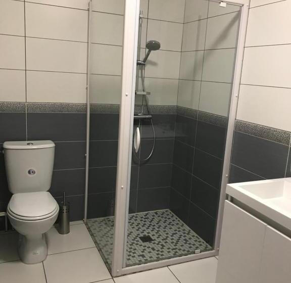 غرفة قياسية ثلاثية مطلة علي الحديقة, Logis Le Provençal