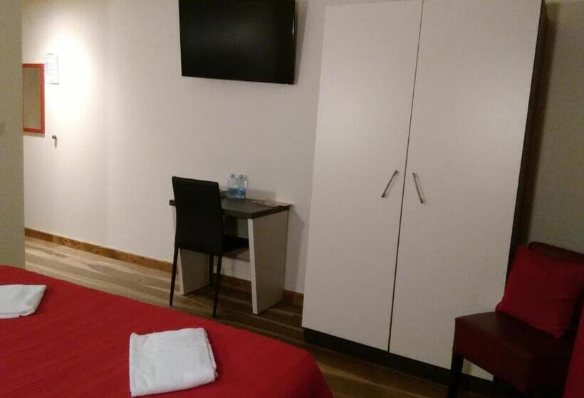 غرفة قياسية ثلاثية مطلة علي الحديقة, Logis Le Provençal