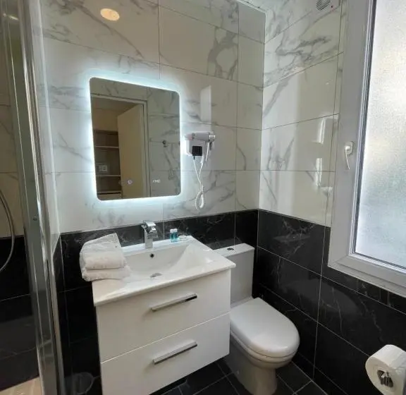 اتاق استاندارد یک نفره, Residence Hoche