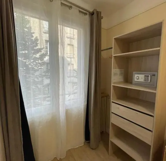 اتاق استاندارد یک نفره, Residence Hoche