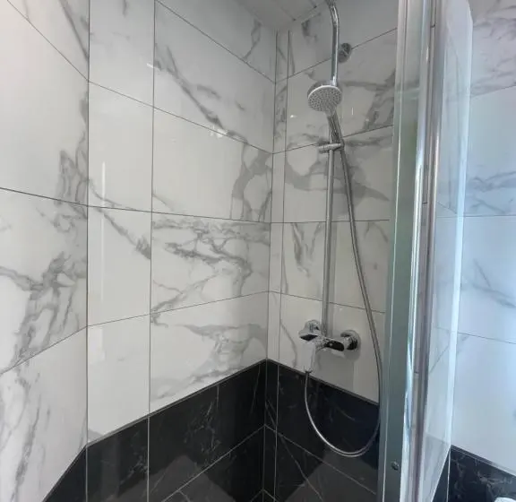 اتاق استاندارد یک نفره, Residence Hoche