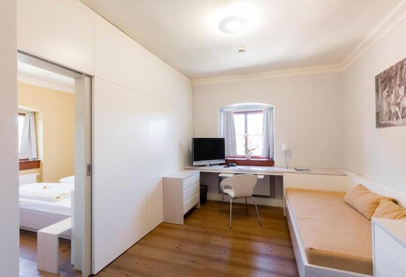 جناح, Schloss Ettersburg Weimar