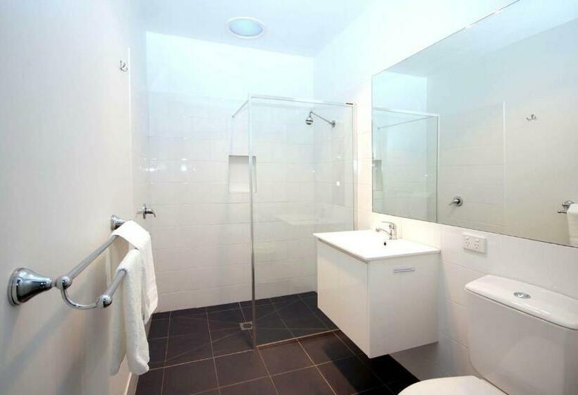 패밀리 룸, The Abbey Raymond Island