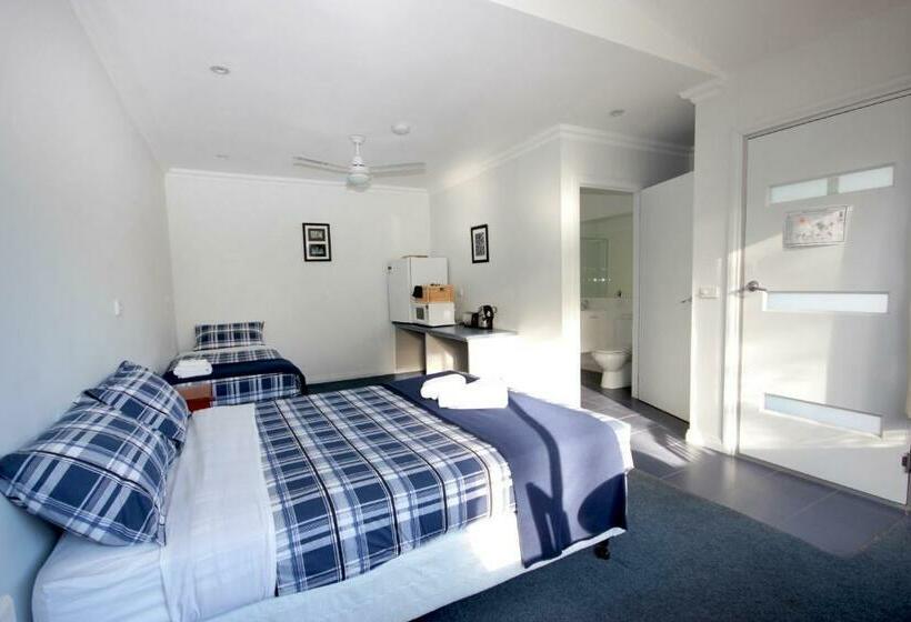 패밀리 룸, The Abbey Raymond Island