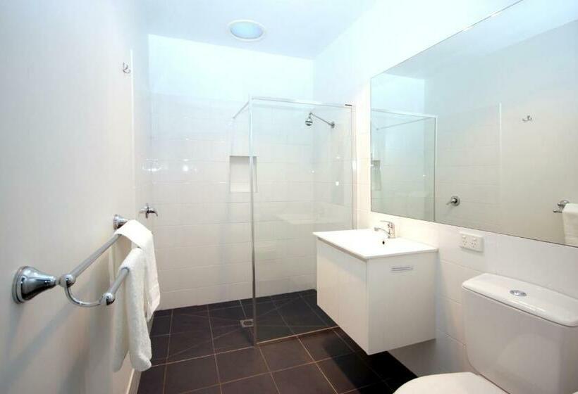 패밀리 룸, The Abbey Raymond Island