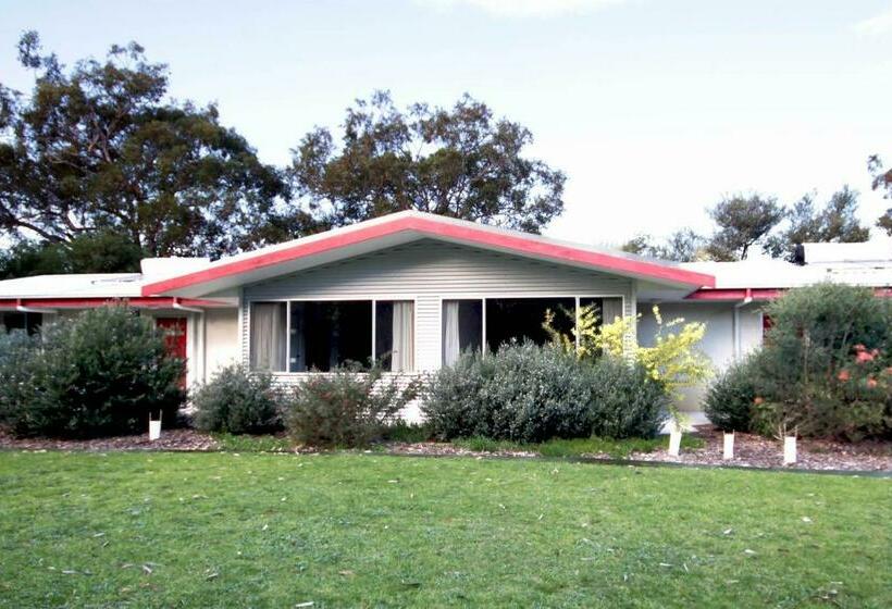 패밀리 룸, The Abbey Raymond Island