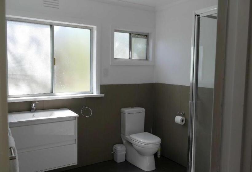 패밀리 방갈로, The Abbey Raymond Island