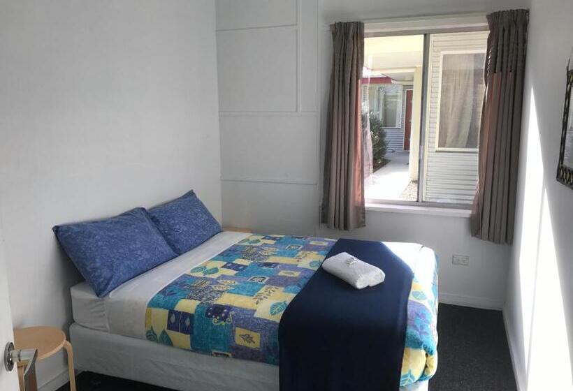 패밀리 방갈로, The Abbey Raymond Island