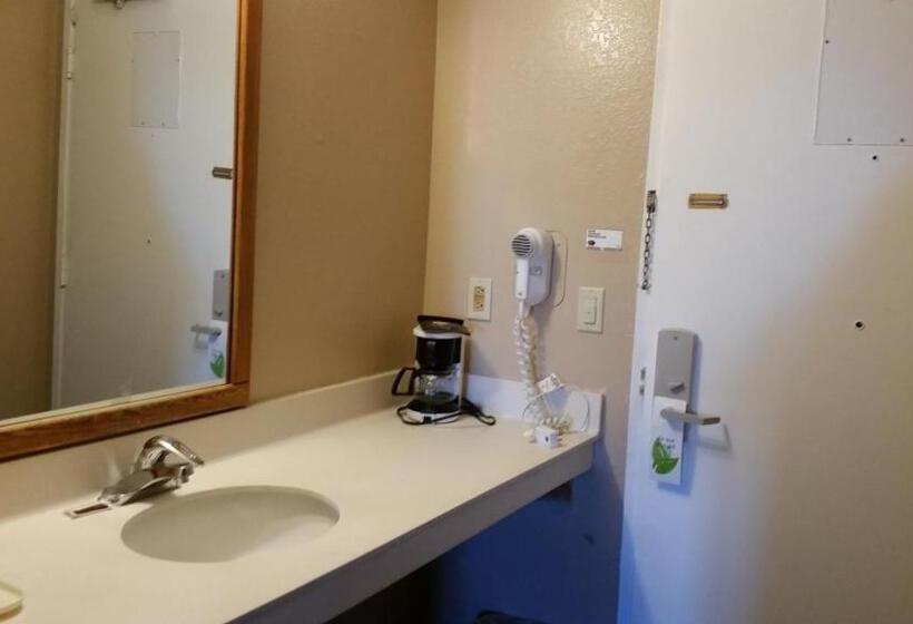 غرفة قياسية لذوى الاحتياجات الخاصة, Studio 6 Suites Delano, Ca