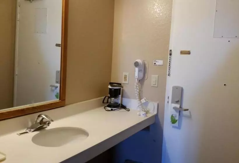 اتاق استاندارد برای معلولان, Studio 6 Suites Delano, Ca