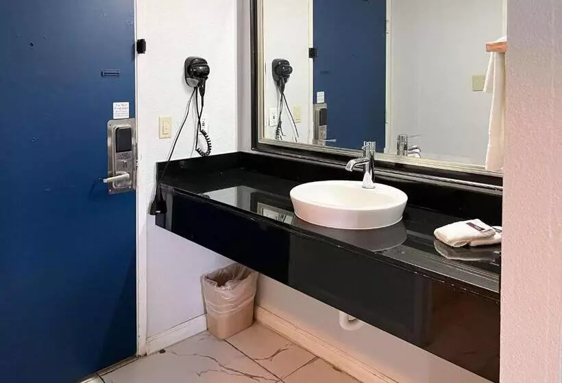 اتاق استاندارد, Studio 6 Suites Delano, Ca