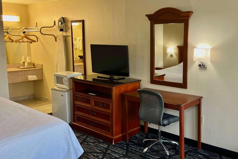 带大床的标准间, Baymont By Wyndham Troy