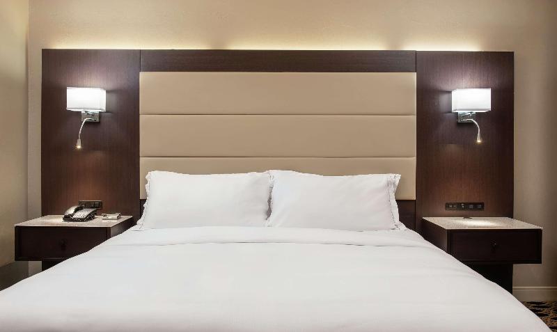 带大床的套房, Baymont By Wyndham Troy