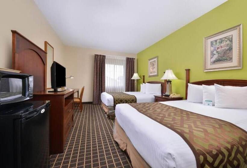 חדר סטנדרט שתי מיטות זוגיות, Regency Inn Geneseo Il I80