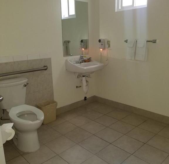 Quarto Estandar para Deficientes Físicos, Super 8 By Wyndham Los Angelesculver City Area