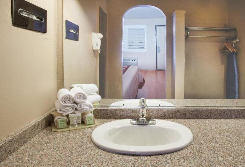 חדר סטנדרט עם מיטת קינג, Motel 6 Pasadena, Ca Old Town Pasadena Area