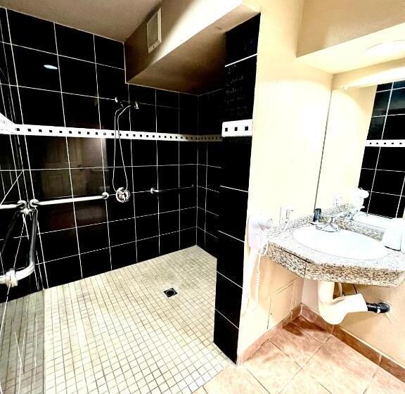 חדר סטנדרט מותאם לאדם עם מוגבלויות, Motel 6 Pasadena, Ca Old Town Pasadena Area