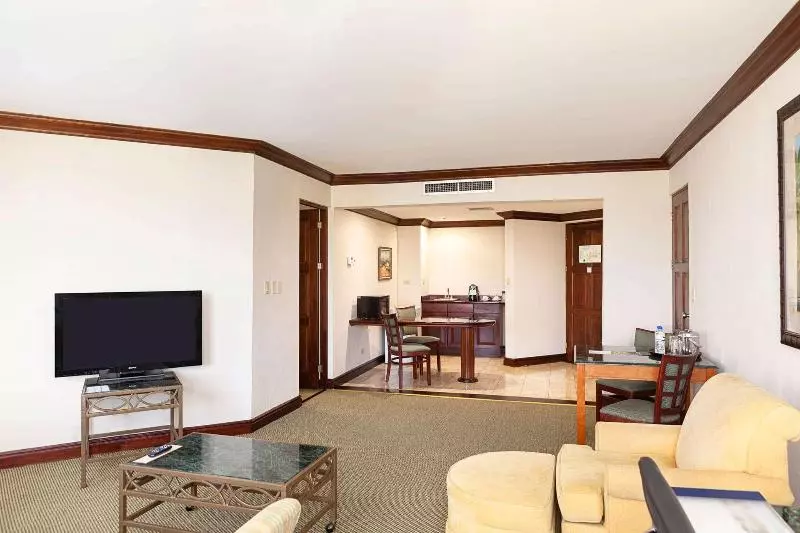 キングサイズベッドのスタンダードルーム, Surestay Plus Hotel By Best Western San Antonio North 281 N