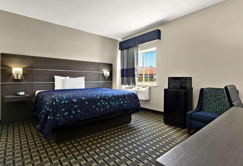 מיטת קינג בסוויטה, Surestay Plus Hotel By Best Western Tulsa East