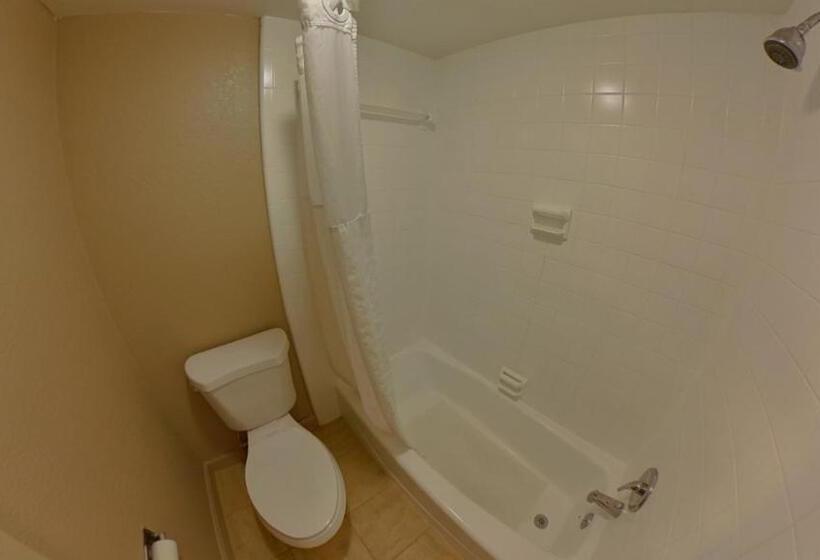 غرفه قياسيه سريرين مزدوجين, Travelodge By Wyndham Williamsburg Colonial Area