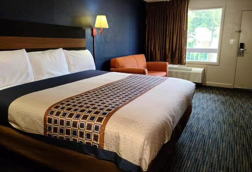 Standard-huone King-vuode, Travelodge By Wyndham Williamsburg Colonial Area