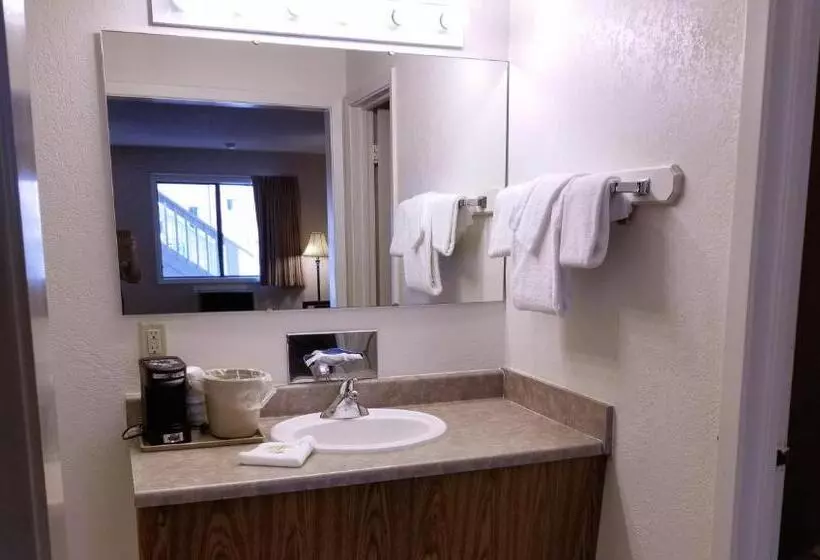 キングサイズベッドのスタンダードルーム, Keystone Boardwalk Inn And Suites